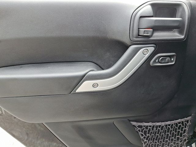 2016 Jeep Wrangler Unlimited 4WD 4dr Sahara - 22884380 - 12