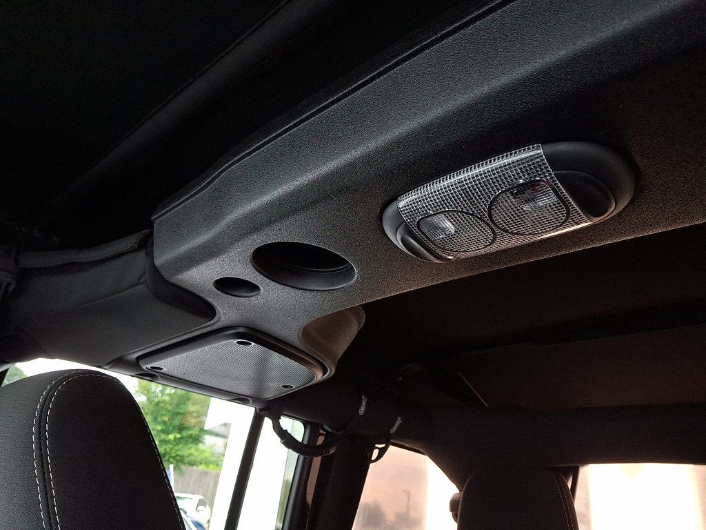 2016 Jeep Wrangler Unlimited Sahara photo 23