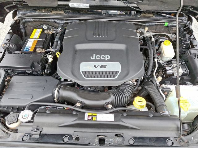 2016 Jeep Wrangler Unlimited 4WD 4dr Sahara - 22884380 - 25