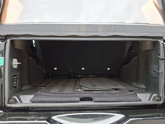 2016 Jeep Wrangler Unlimited 4WD 4dr Sahara - 22884380 - 26