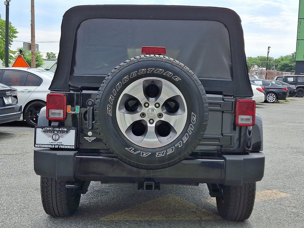 2016 Jeep Wrangler Unlimited Sahara photo 6
