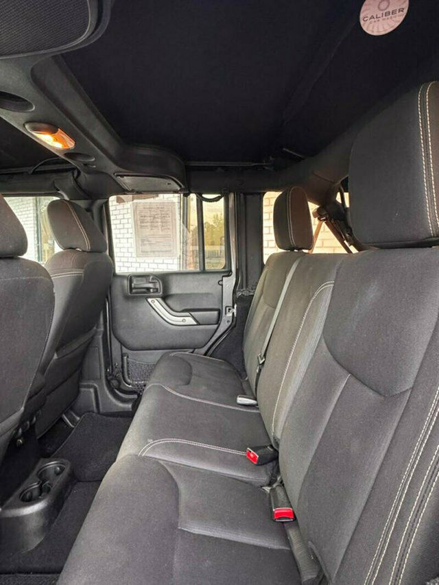 2016 Jeep Wrangler Unlimited 4WD 4dr Sahara - 22947018 - 10