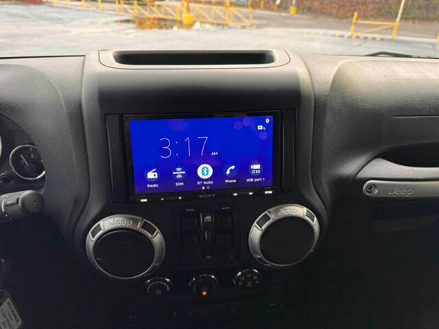 2016 Jeep Wrangler Unlimited 4WD 4dr Sahara - 22947018 - 13