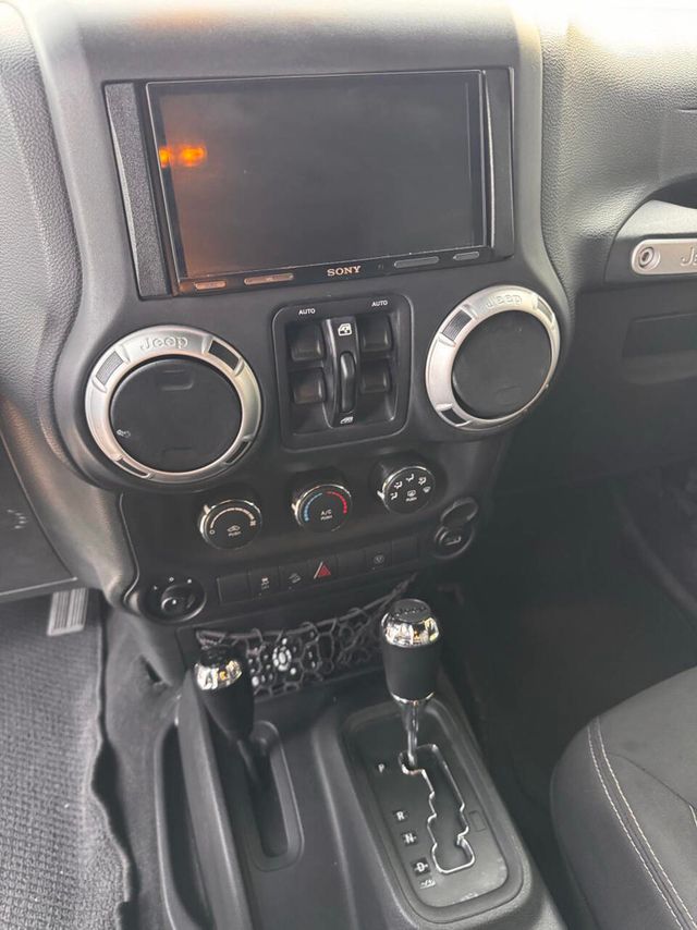 2016 Jeep Wrangler Unlimited 4WD 4dr Sahara - 22947018 - 18