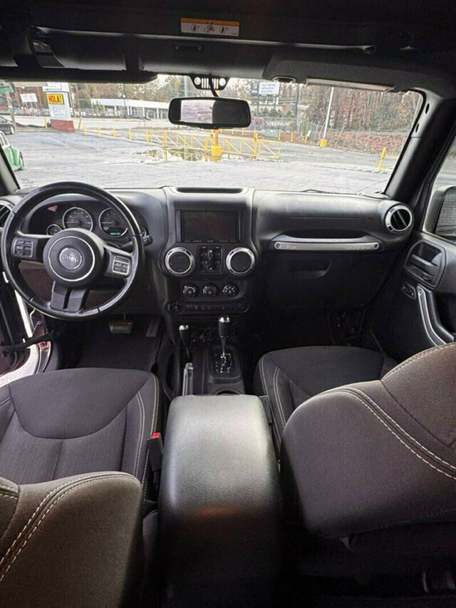 2016 Jeep Wrangler Unlimited 4WD 4dr Sahara - 22947018 - 8