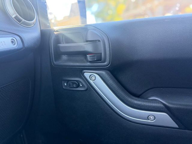 2016 Jeep Wrangler Unlimited 4WD 4dr Sahara - 22939175 - 6