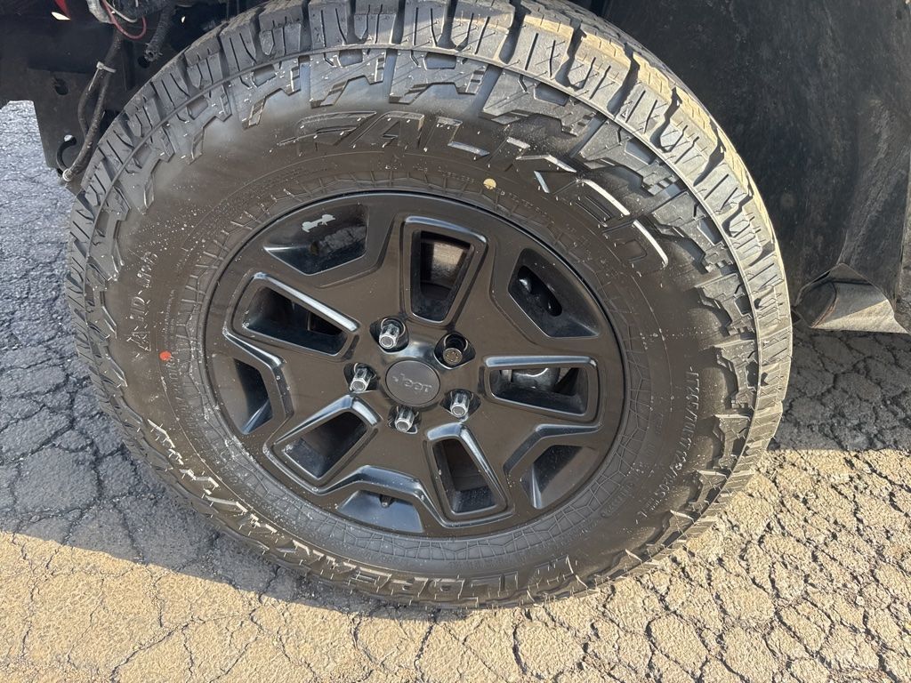 2016 Jeep Wrangler Unlimited 4WD 4dr Sahara - 23001027 - 1