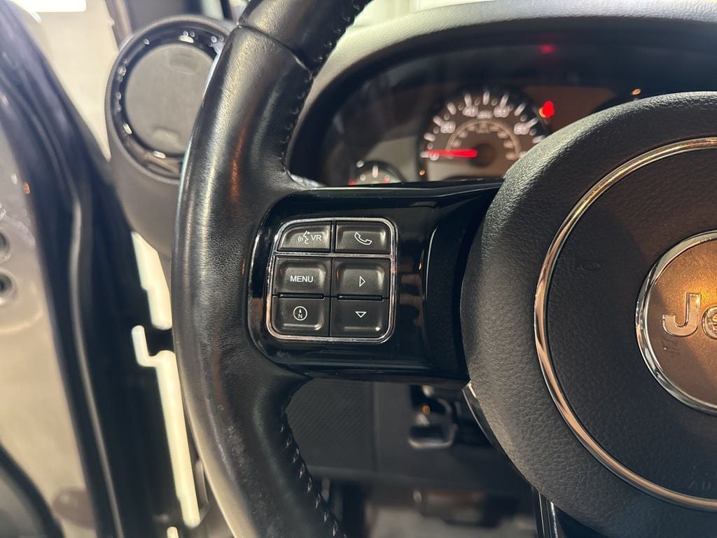 2016 Jeep Wrangler Unlimited 4WD 4dr Sahara - 23001027 - 19