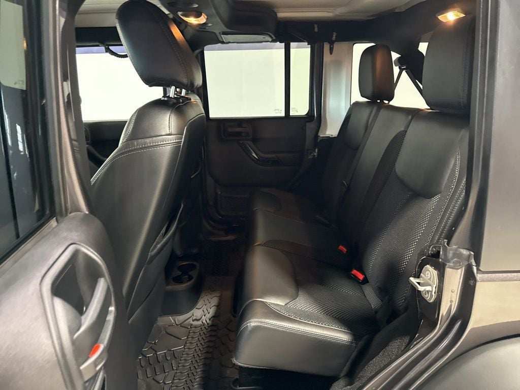 2016 Jeep Wrangler Unlimited 4WD 4dr Sahara - 23001027 - 29
