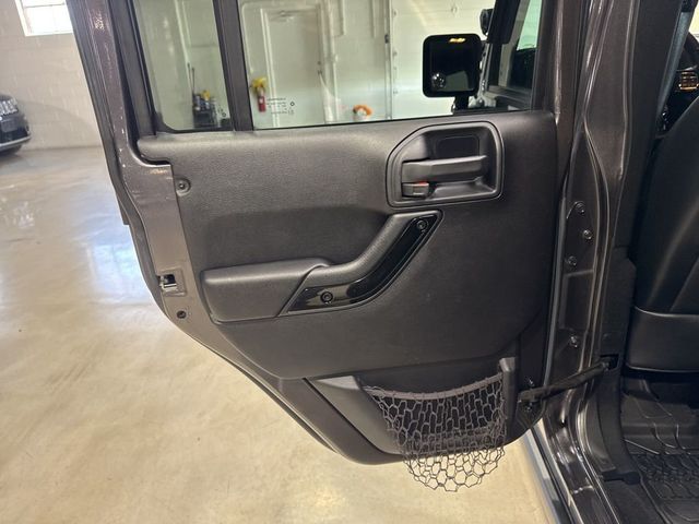 2016 Jeep Wrangler Unlimited 4WD 4dr Sahara - 23001027 - 32