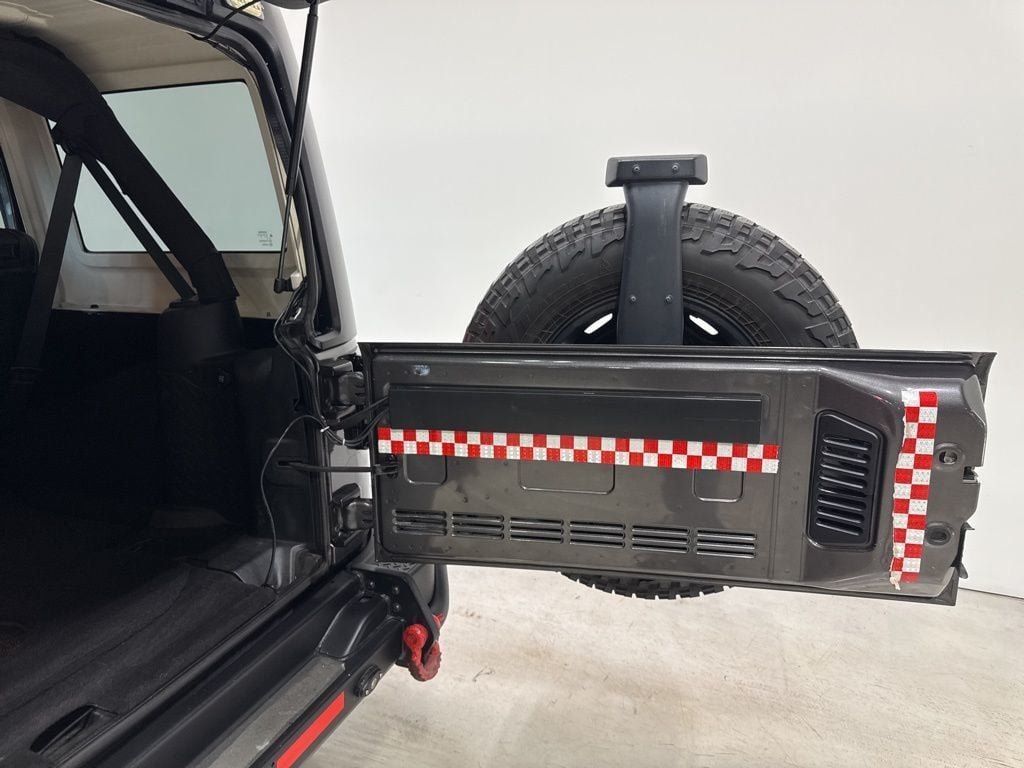 2016 Jeep Wrangler Unlimited 4WD 4dr Sahara - 23001027 - 34