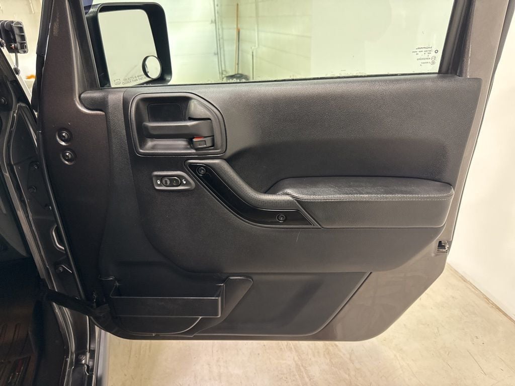 2016 Jeep Wrangler Unlimited 4WD 4dr Sahara - 23001027 - 42