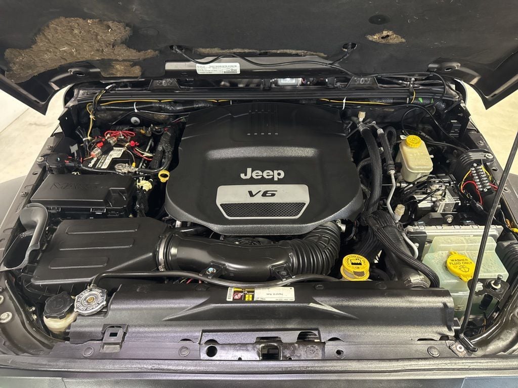 2016 Jeep Wrangler Unlimited 4WD 4dr Sahara - 23001027 - 43