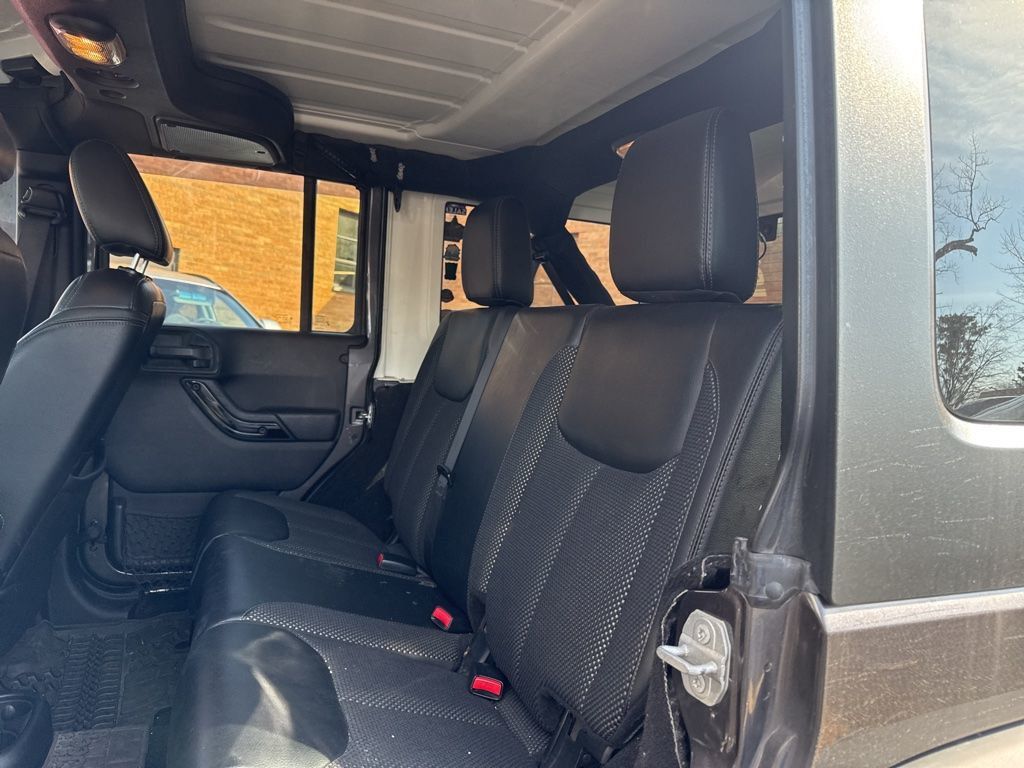 2016 Jeep Wrangler Unlimited 4WD 4dr Sahara - 23001027 - 7