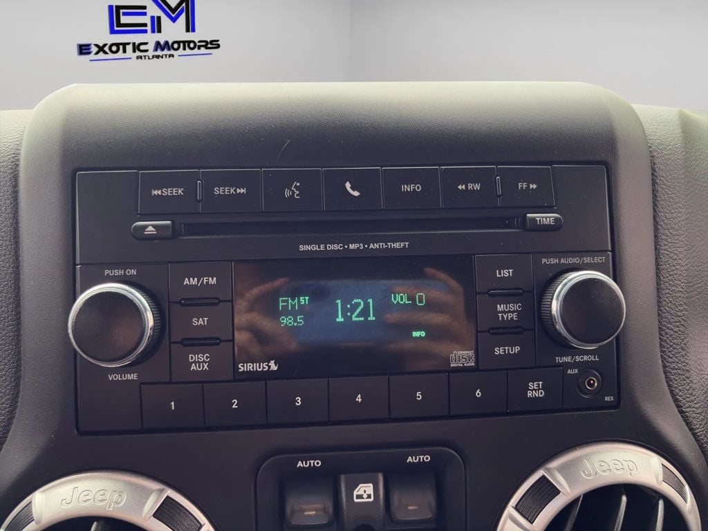 2016 Jeep Wrangler Unlimited 4WD 4dr Sahara - 23023848 - 12