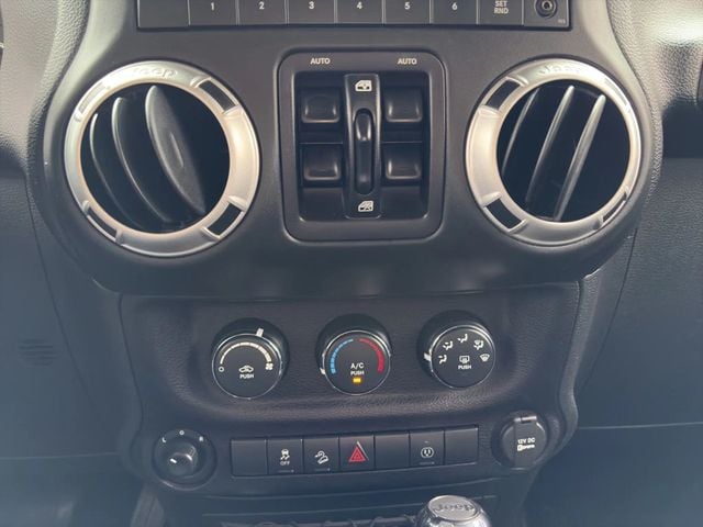 2016 Jeep Wrangler Unlimited 4WD 4dr Sahara - 23023848 - 13