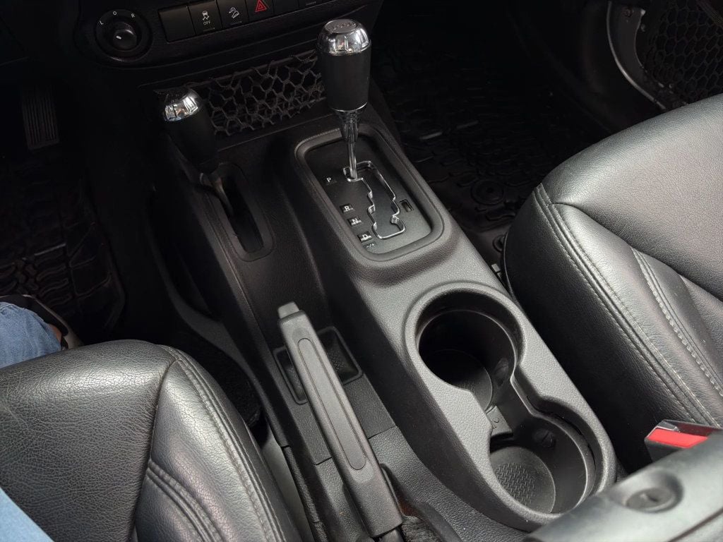 2016 Jeep Wrangler Unlimited 4WD 4dr Sahara - 23023848 - 14