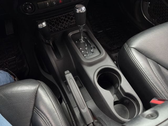 2016 Jeep Wrangler Unlimited 4WD 4dr Sahara - 23023848 - 14