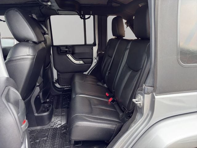 2016 Jeep Wrangler Unlimited 4WD 4dr Sahara - 23023848 - 16