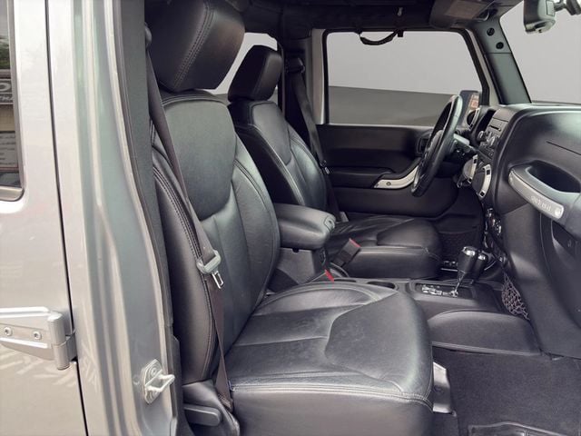 2016 Jeep Wrangler Unlimited 4WD 4dr Sahara - 23023848 - 17