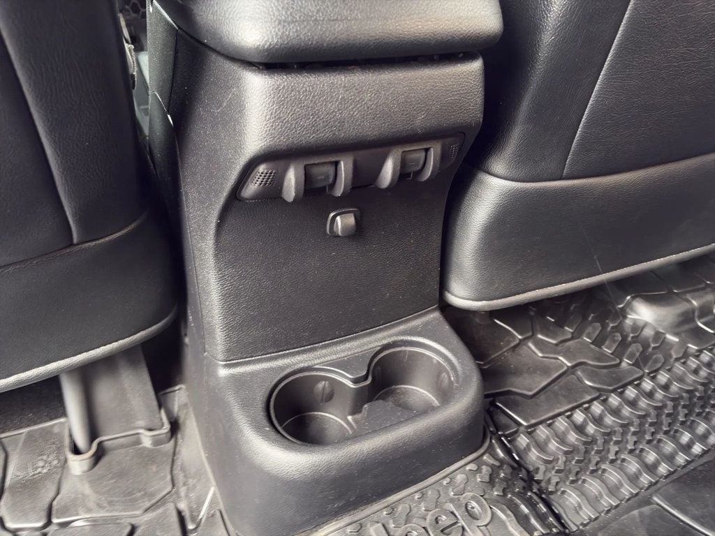 2016 Jeep Wrangler Unlimited 4WD 4dr Sahara - 23023848 - 19