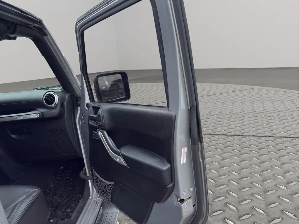 2016 Jeep Wrangler Unlimited 4WD 4dr Sahara - 23023848 - 21