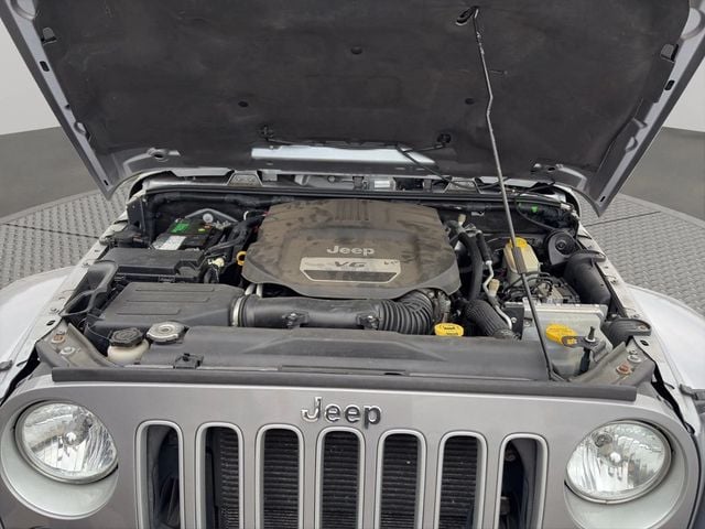 2016 Jeep Wrangler Unlimited 4WD 4dr Sahara - 23023848 - 24