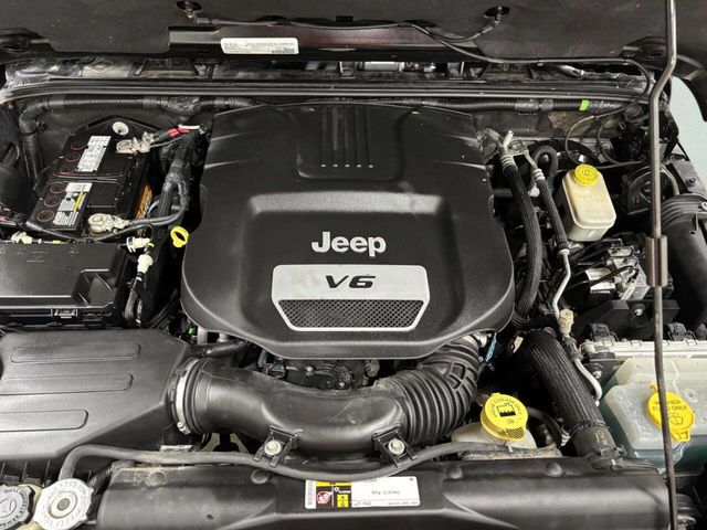 2016 Jeep Wrangler Unlimited 4WD 4dr Sahara - 23050910 - 10