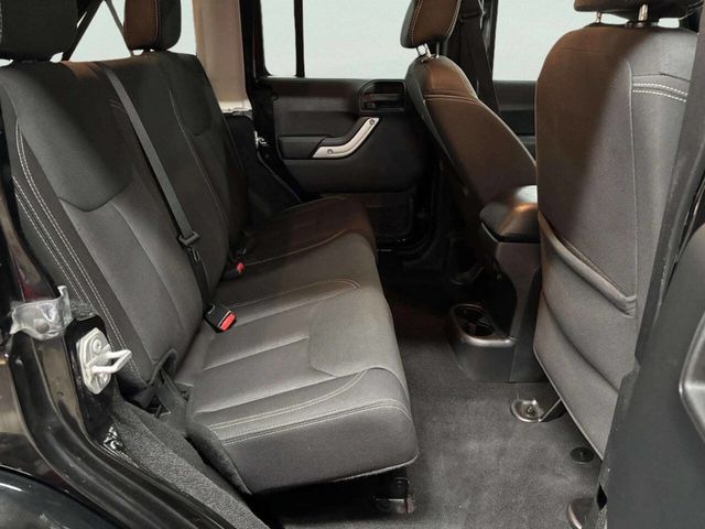 2016 Jeep Wrangler Unlimited 4WD 4dr Sahara - 23050910 - 18