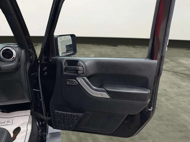 2016 Jeep Wrangler Unlimited 4WD 4dr Sahara - 23050910 - 19