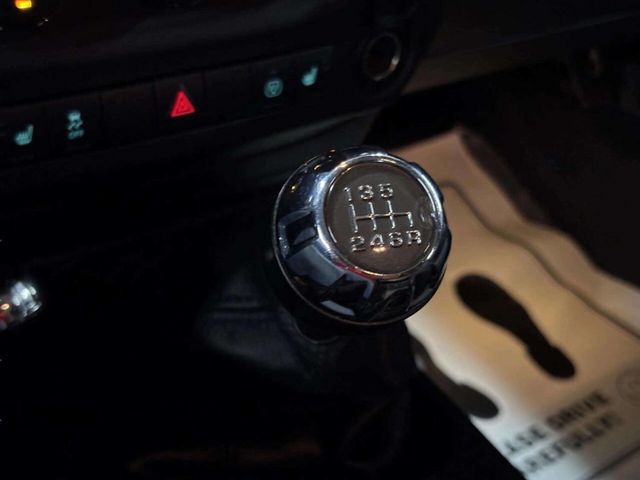 2016 Jeep Wrangler Unlimited 4WD 4dr Sahara - 23050910 - 24