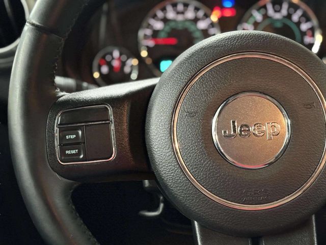 2016 Jeep Wrangler Unlimited 4WD 4dr Sahara - 23050910 - 26