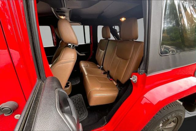 2016 Jeep Wrangler Unlimited 4WD 4dr Sahara - 23028032 - 17