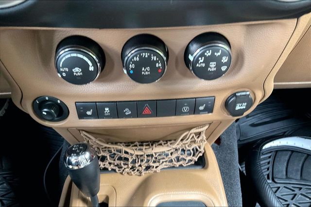 2016 Jeep Wrangler Unlimited 4WD 4dr Sahara - 23028032 - 25