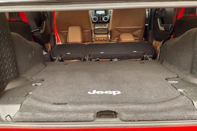 2016 Jeep Wrangler Unlimited 4WD 4dr Sahara - 23028032 - 35