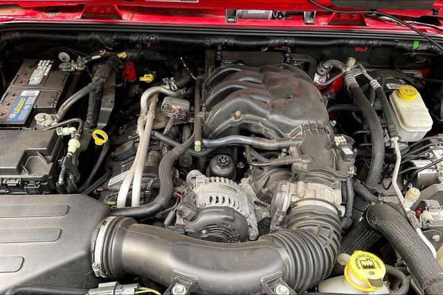 2016 Jeep Wrangler Unlimited 4WD 4dr Sahara - 23028032 - 37