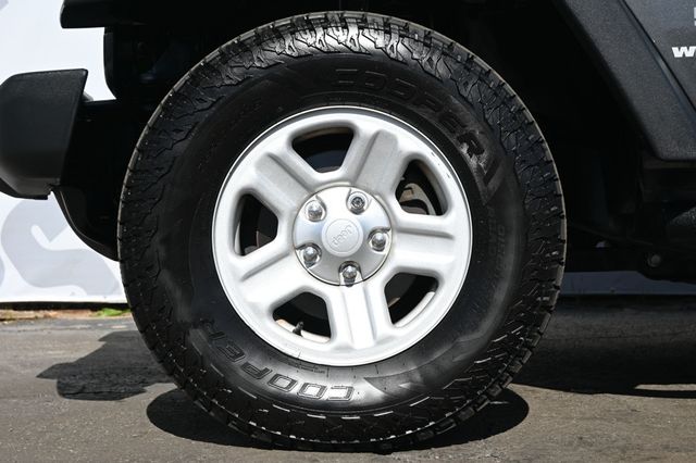 2016 Jeep Wrangler Unlimited 4WD 4dr Sport - 22985237 - 6