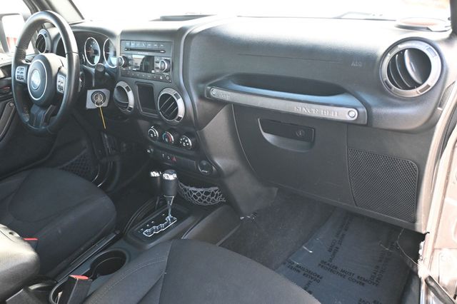 2016 Jeep Wrangler Unlimited 4WD 4dr Sport - 22985237 - 8