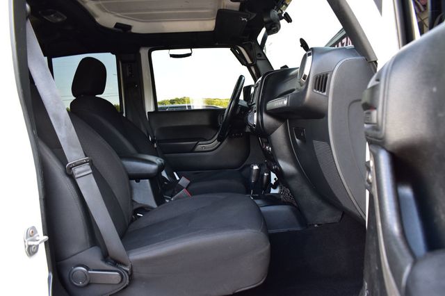 2016 Jeep Wrangler Unlimited 4WD 4dr Sport - 22999677 - 14