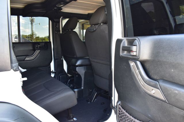 2016 Jeep Wrangler Unlimited 4WD 4dr Sport - 22999677 - 19