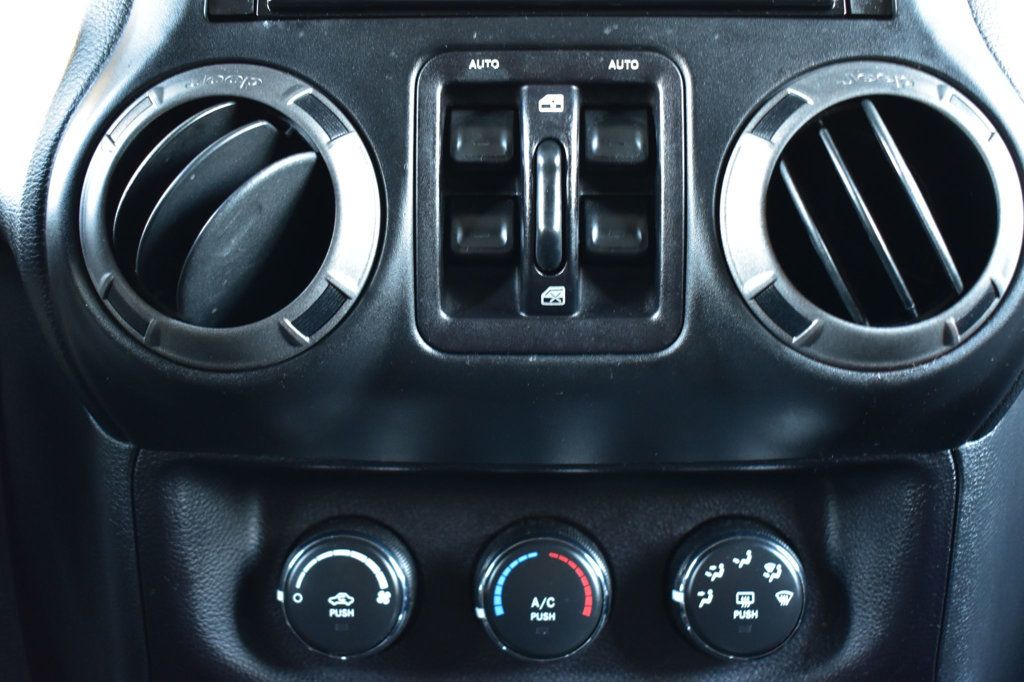 2016 Jeep Wrangler Unlimited 4WD 4dr Sport - 22999677 - 28