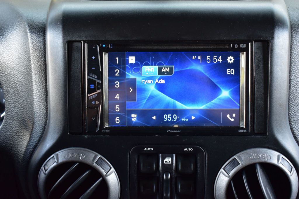 2016 Jeep Wrangler Unlimited 4WD 4dr Sport - 22999677 - 29