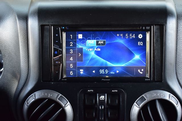 2016 Jeep Wrangler Unlimited 4WD 4dr Sport - 22999677 - 29