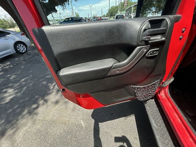 2016 Jeep Wrangler Unlimited 4WD 4dr Sport - 23039186 - 11