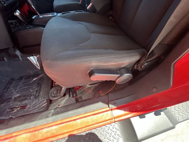 2016 Jeep Wrangler Unlimited 4WD 4dr Sport - 23039186 - 12