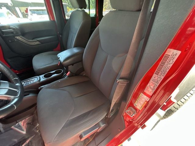 2016 Jeep Wrangler Unlimited 4WD 4dr Sport - 23039186 - 13