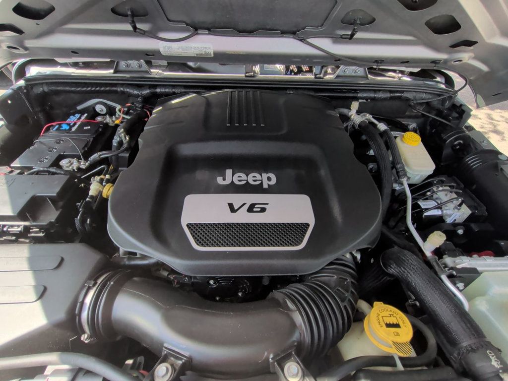 Jeep Wrangler Unlimited 4WD 4dr Sport photo 11