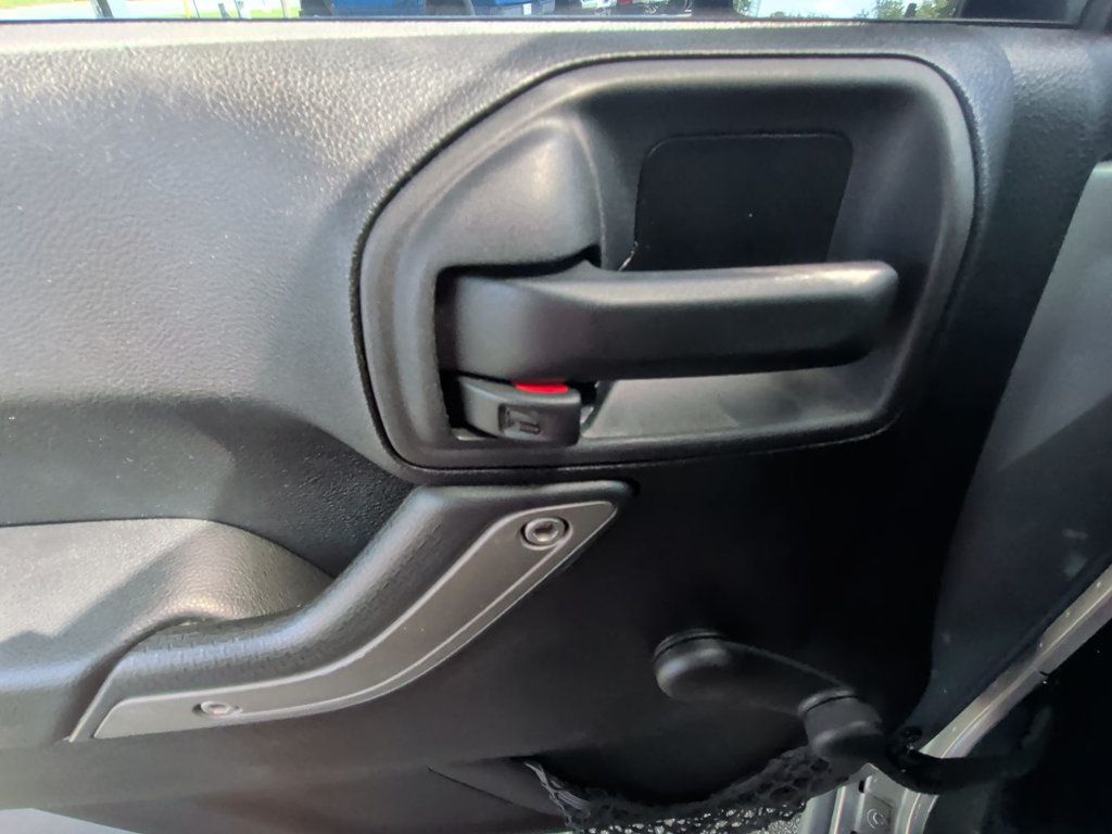 Jeep Wrangler Unlimited 4WD 4dr Sport photo 12