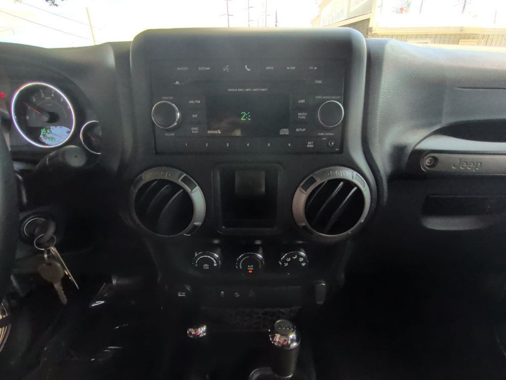Jeep Wrangler Unlimited 4WD 4dr Sport photo 17