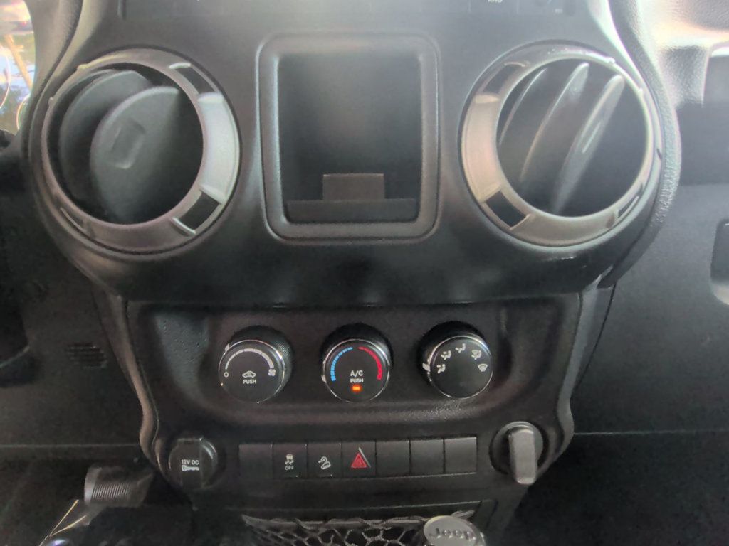Jeep Wrangler Unlimited 4WD 4dr Sport photo 18